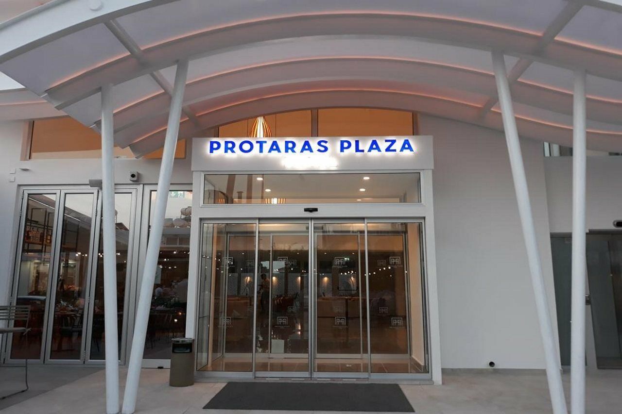 Plaza Hotel 3*
