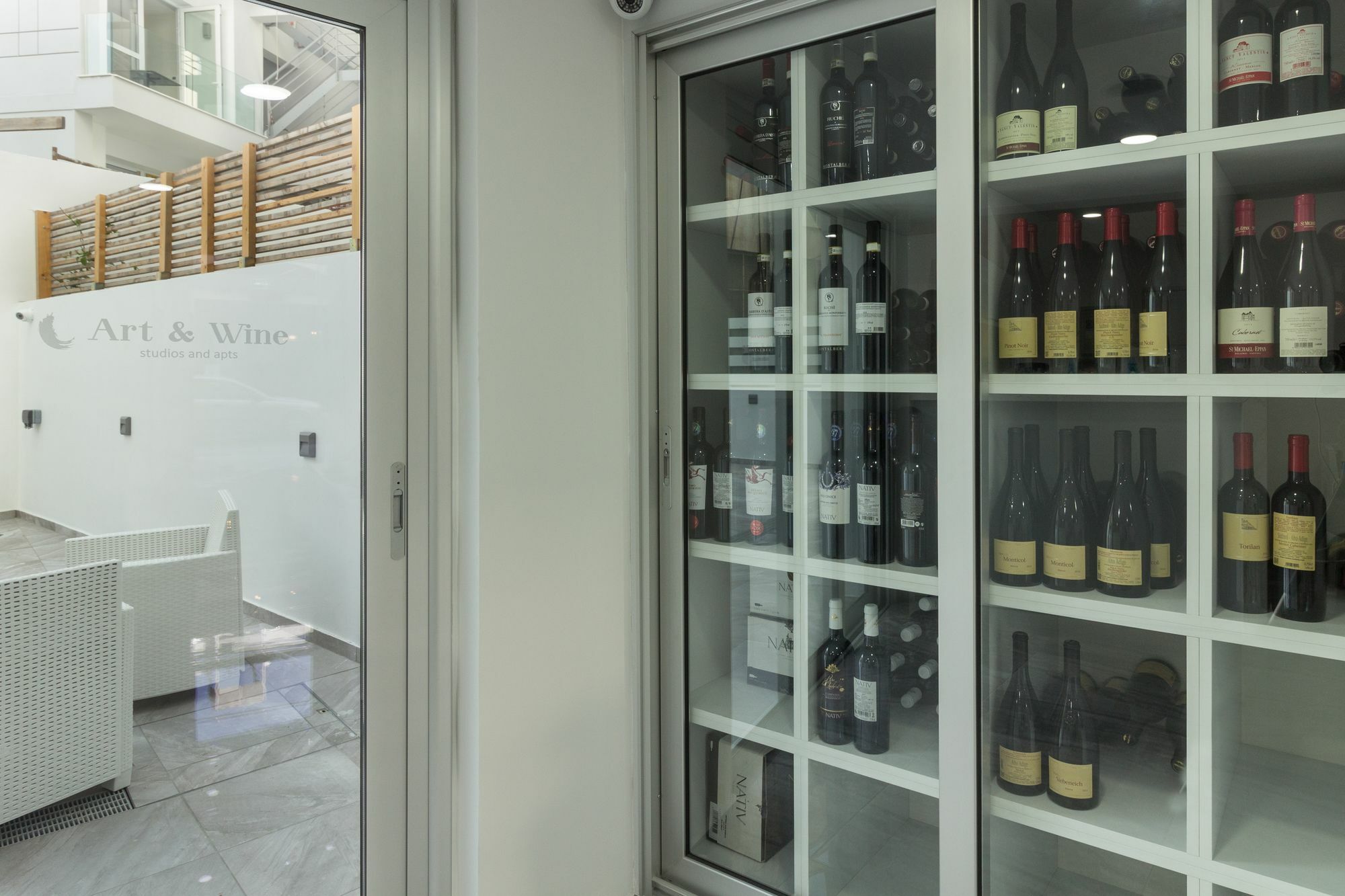 Art & Wine Boutique