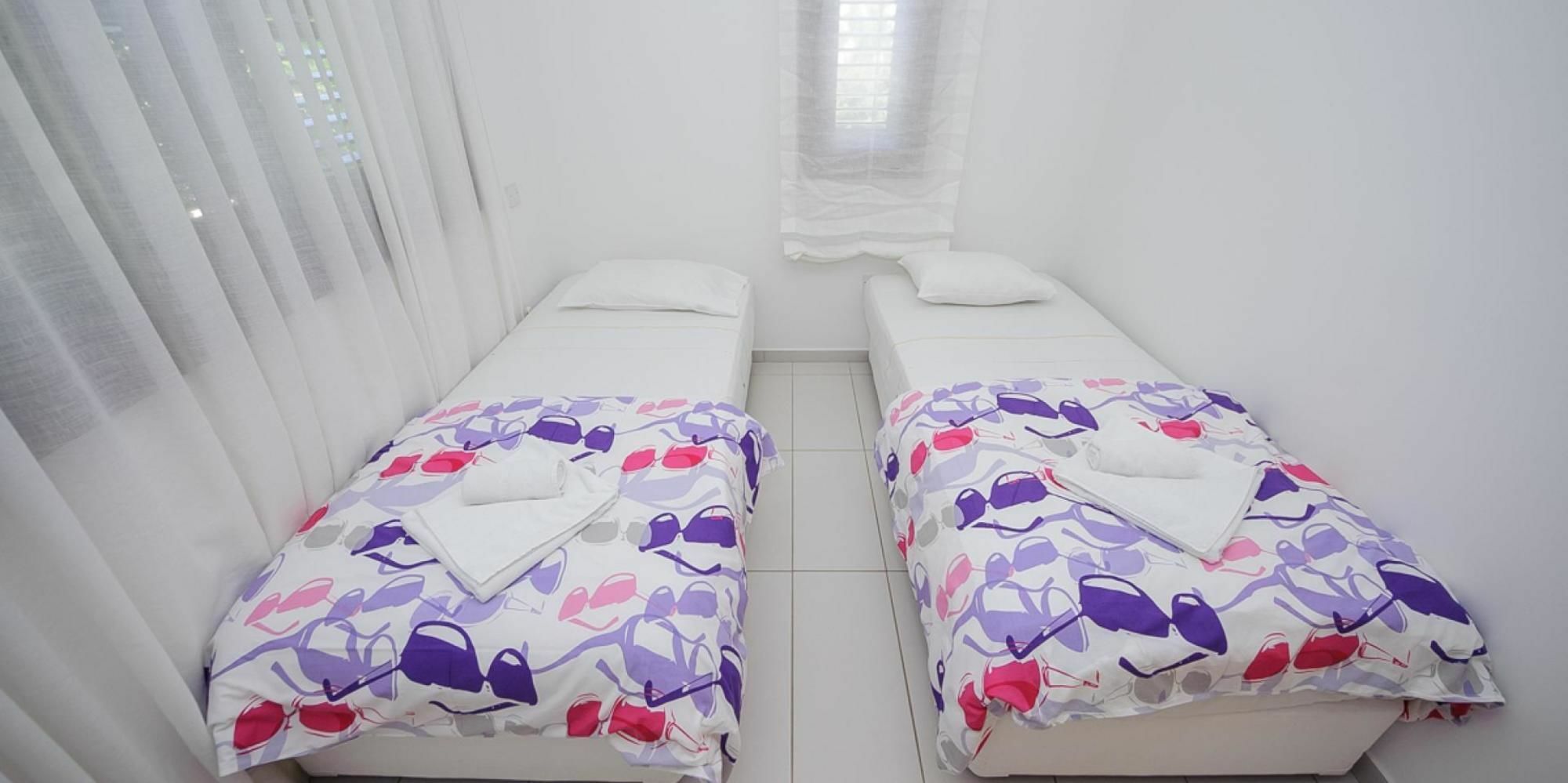 Rent Private 069