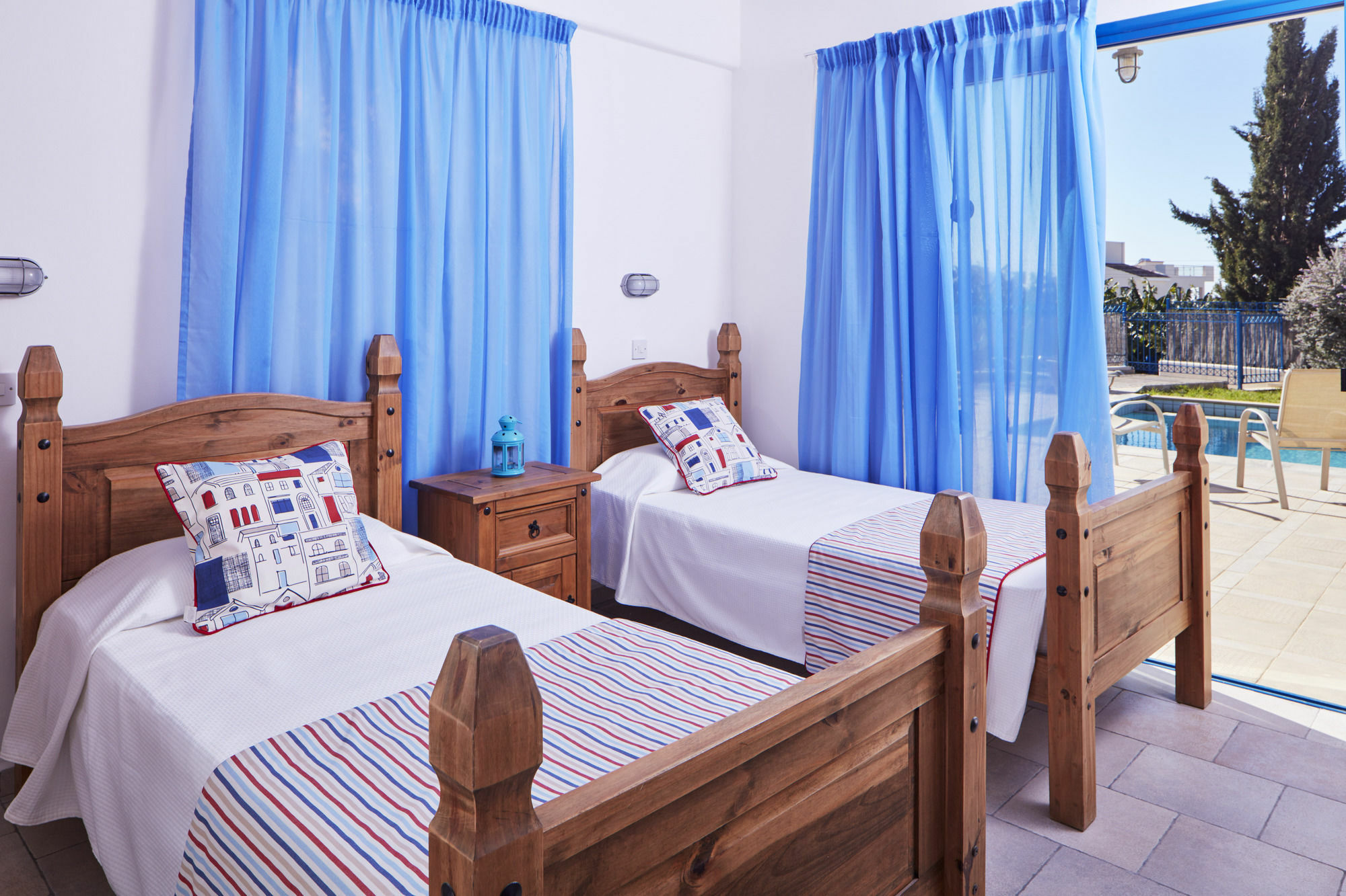 Sanders Azzurro * Paphos