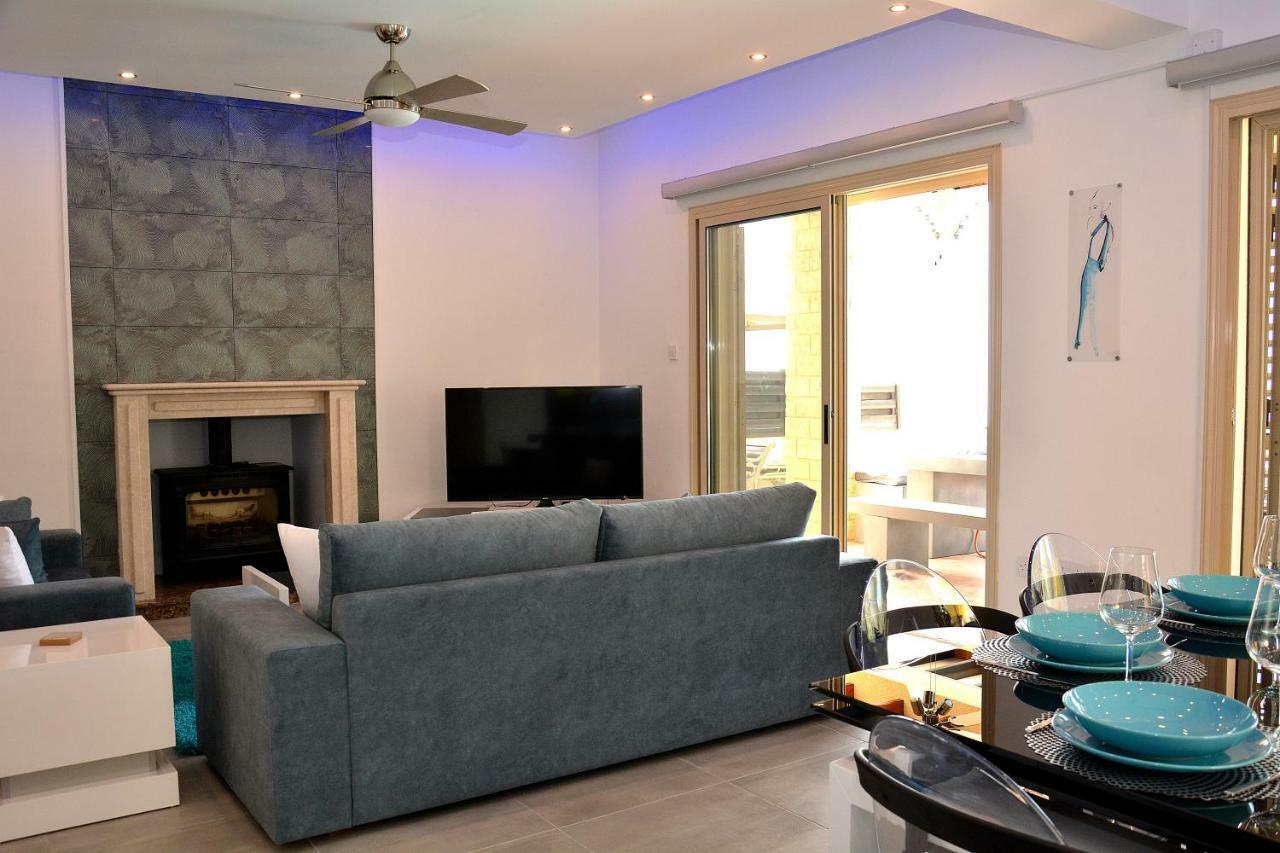 Ocean Breeze Villa Peyia