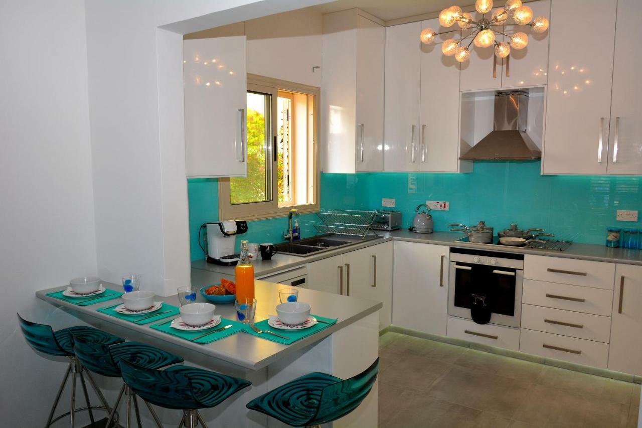 Ocean Breeze Villa Peyia