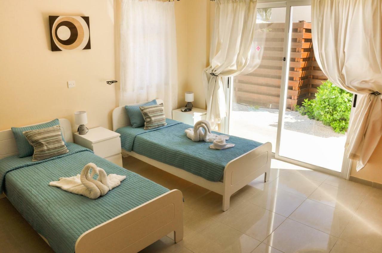 Olivia, Villa Coral Bay