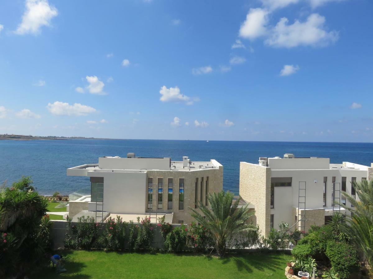 Victoria * Paphos