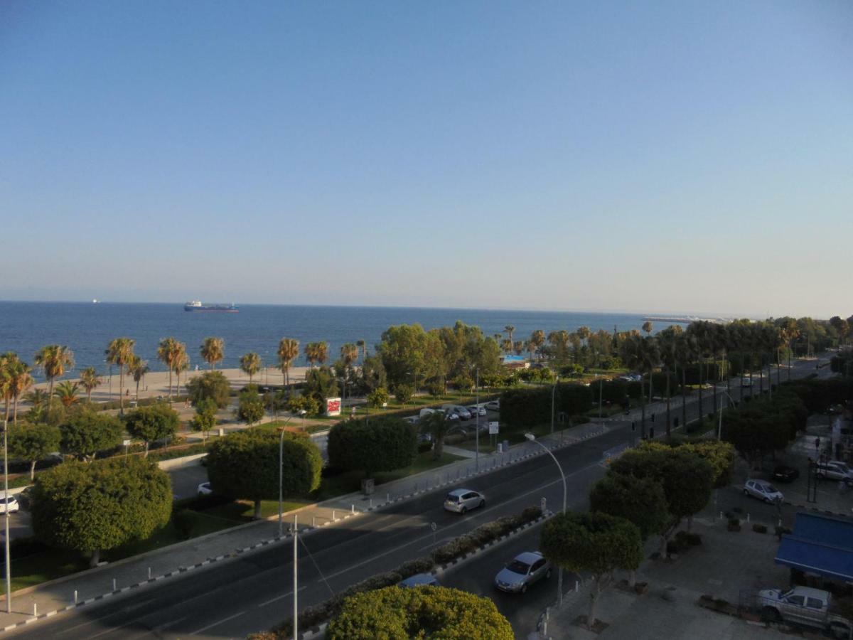 Kermia Court - Beach-front, Modern 2 Bedroom -sleeps 6 Apartment Limassol