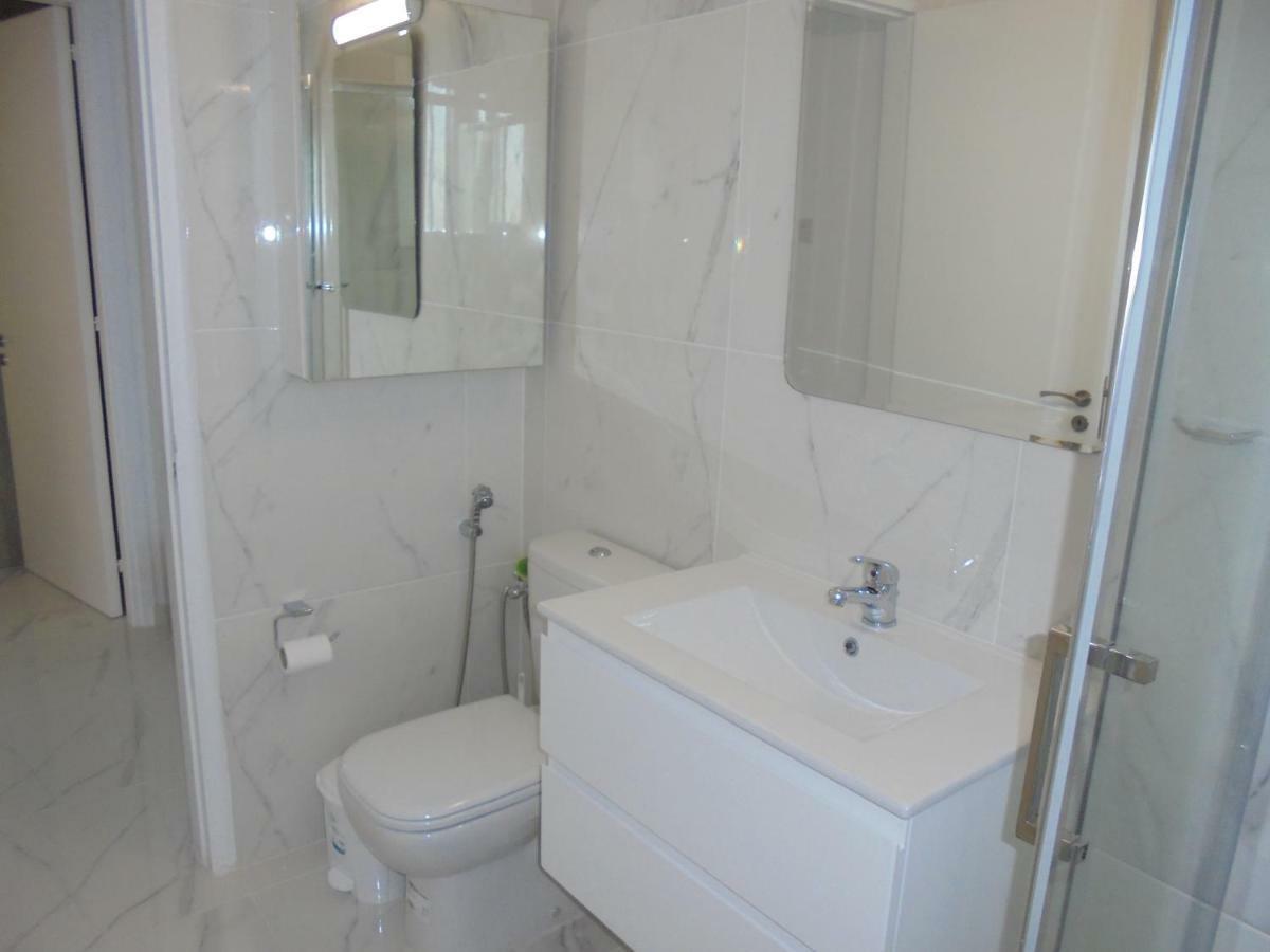 Kermia Court - Beach-front, Modern 2 Bedroom -sleeps 6 Limassol