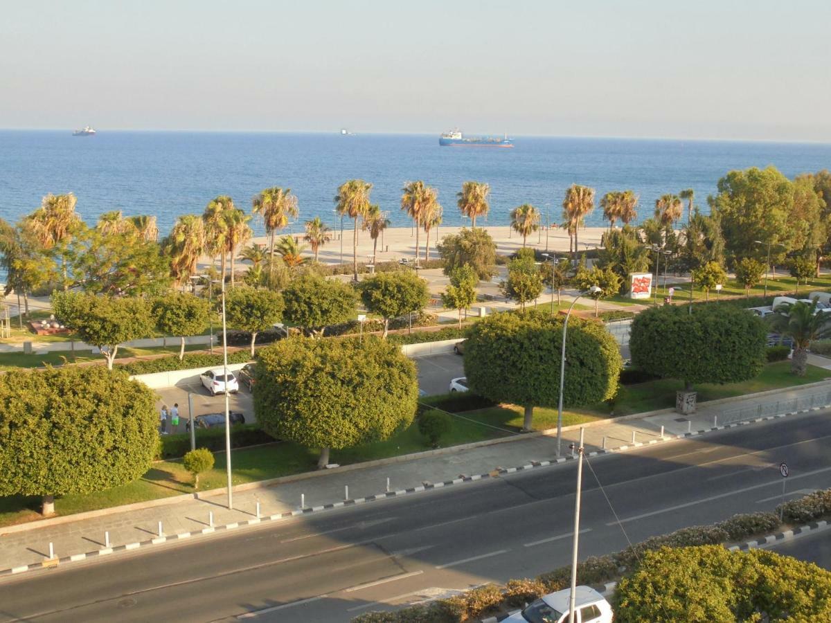 Apartment Kermia Court - Beach-front, Modern 2 Bedroom -sleeps 6 *