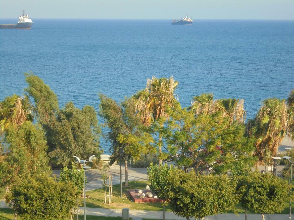Apartment Kermia Court - Beach-front, Modern 2 Bedroom -sleeps 6