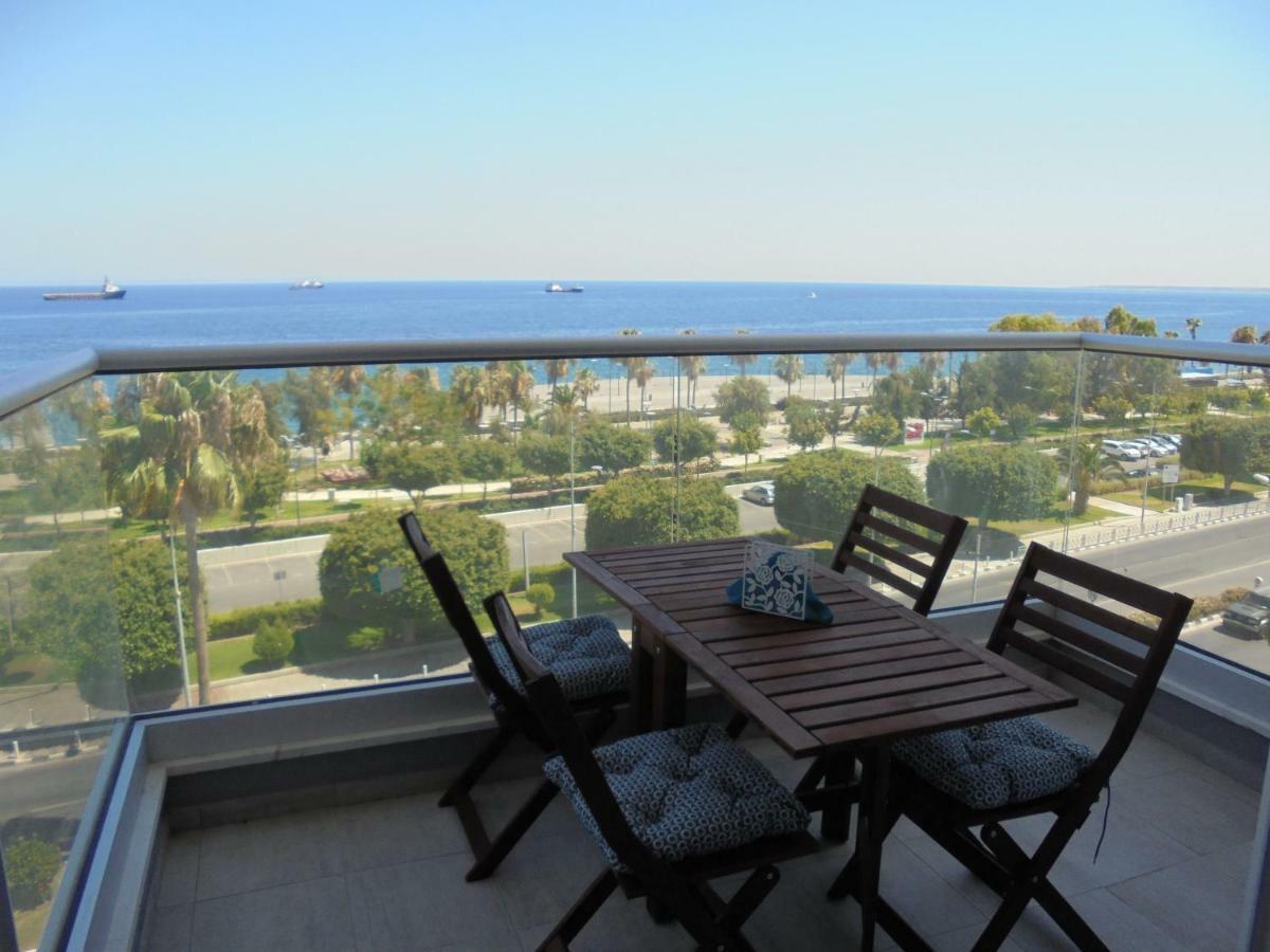 Apartment Kermia Court - Beach-front, Modern 2 Bedroom -sleeps 6