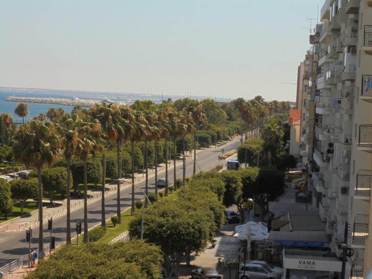 Kermia Court - Beach-front, Modern 2 Bedroom -sleeps 6 Apartment
