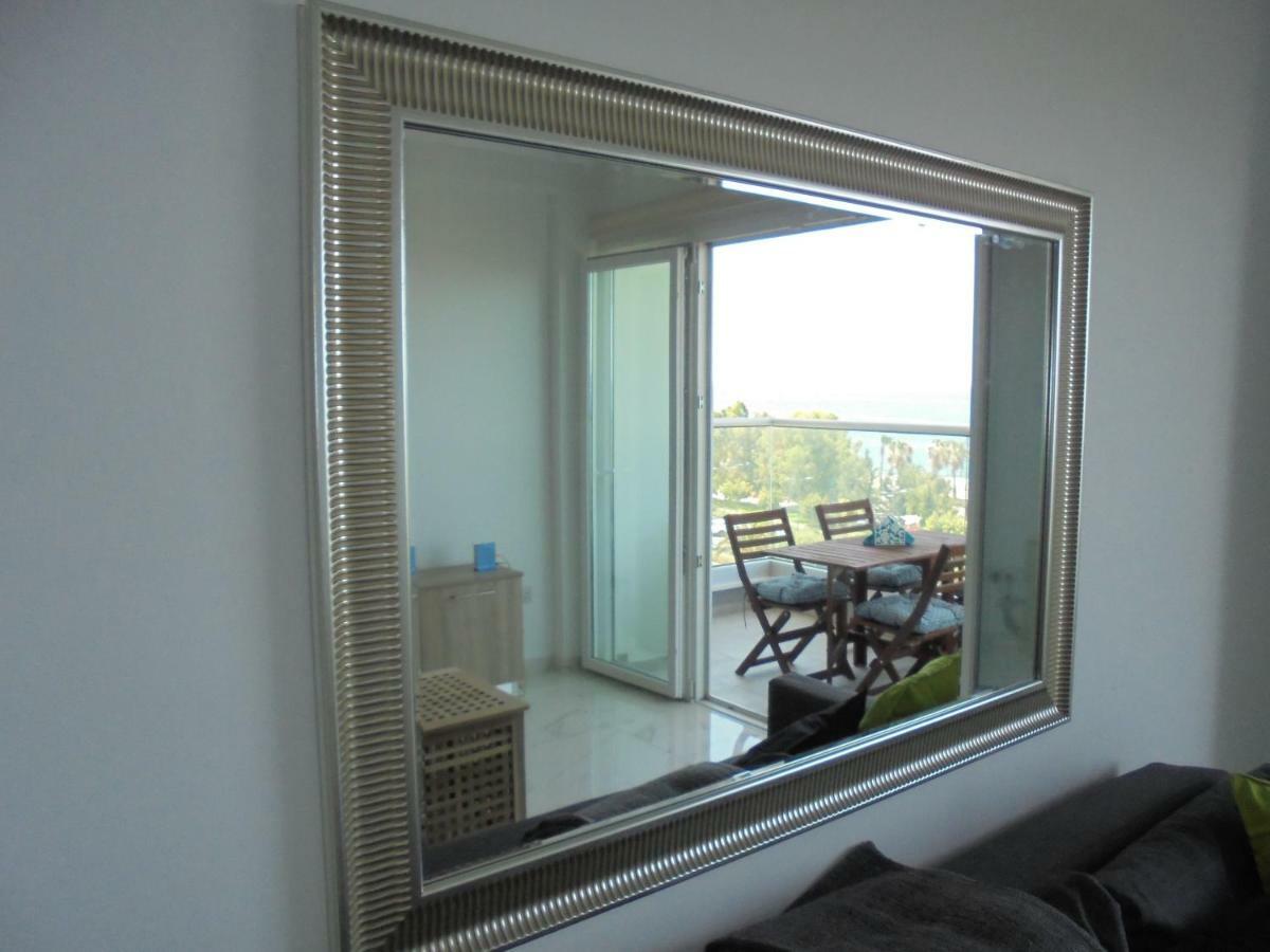Apartment Kermia Court - Beach-front, Modern 2 Bedroom -sleeps 6 Limassol