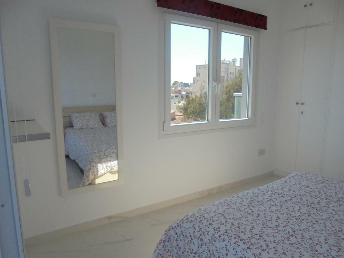 Kermia Court - Beach-front, Modern 2 Bedroom -sleeps 6 Apartment
