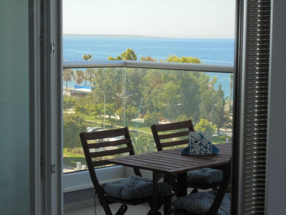 Kermia Court - Beach-front, Modern 2 Bedroom -sleeps 6 Limassol