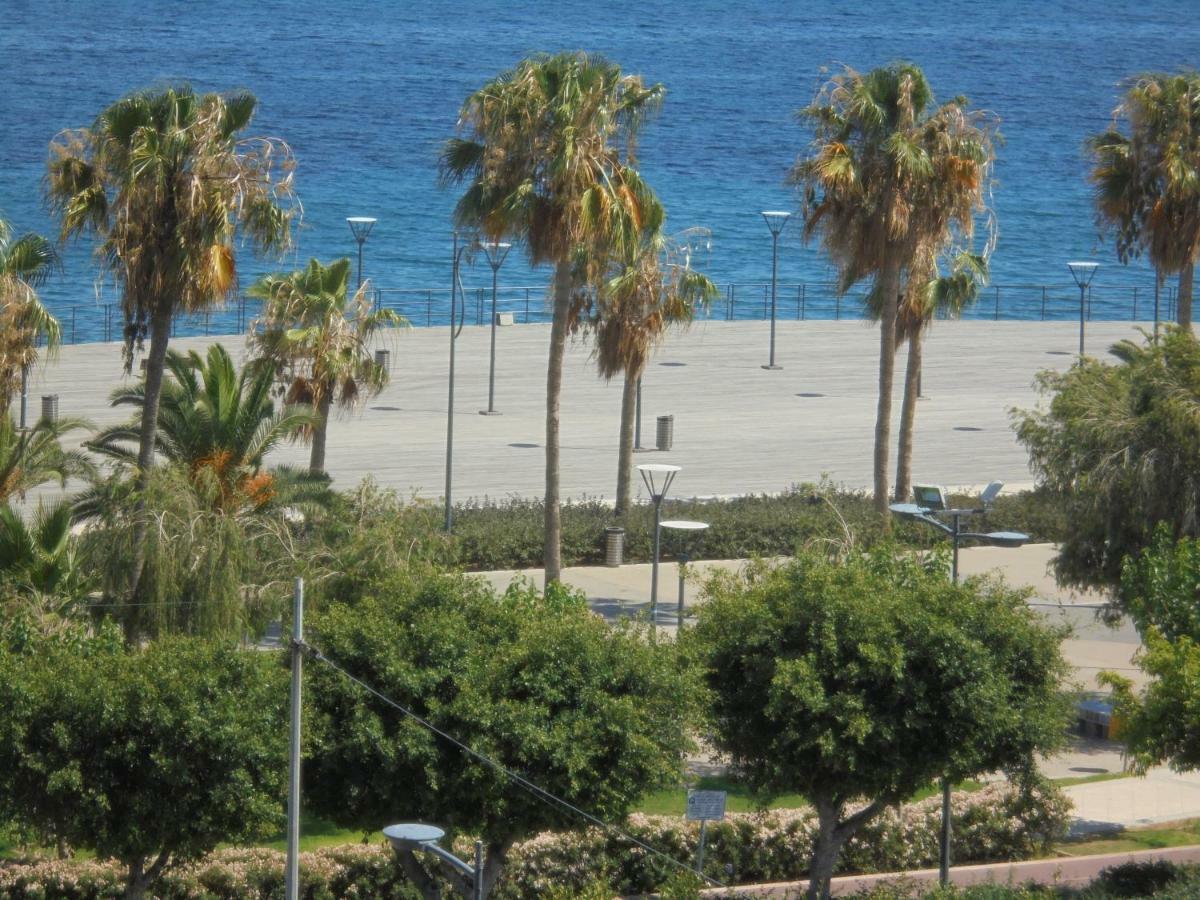 Kermia Court - Beach-front, Modern 2 Bedroom -sleeps 6 Apartment Limassol