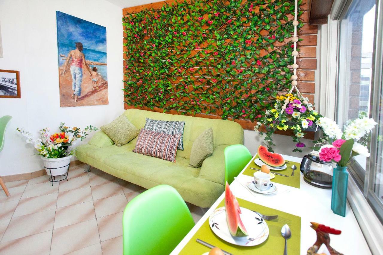 Artemis Boutique 1 *
