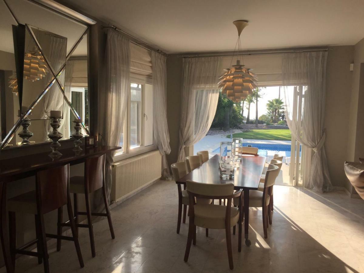 Villa Deluxe First Line Perivolia