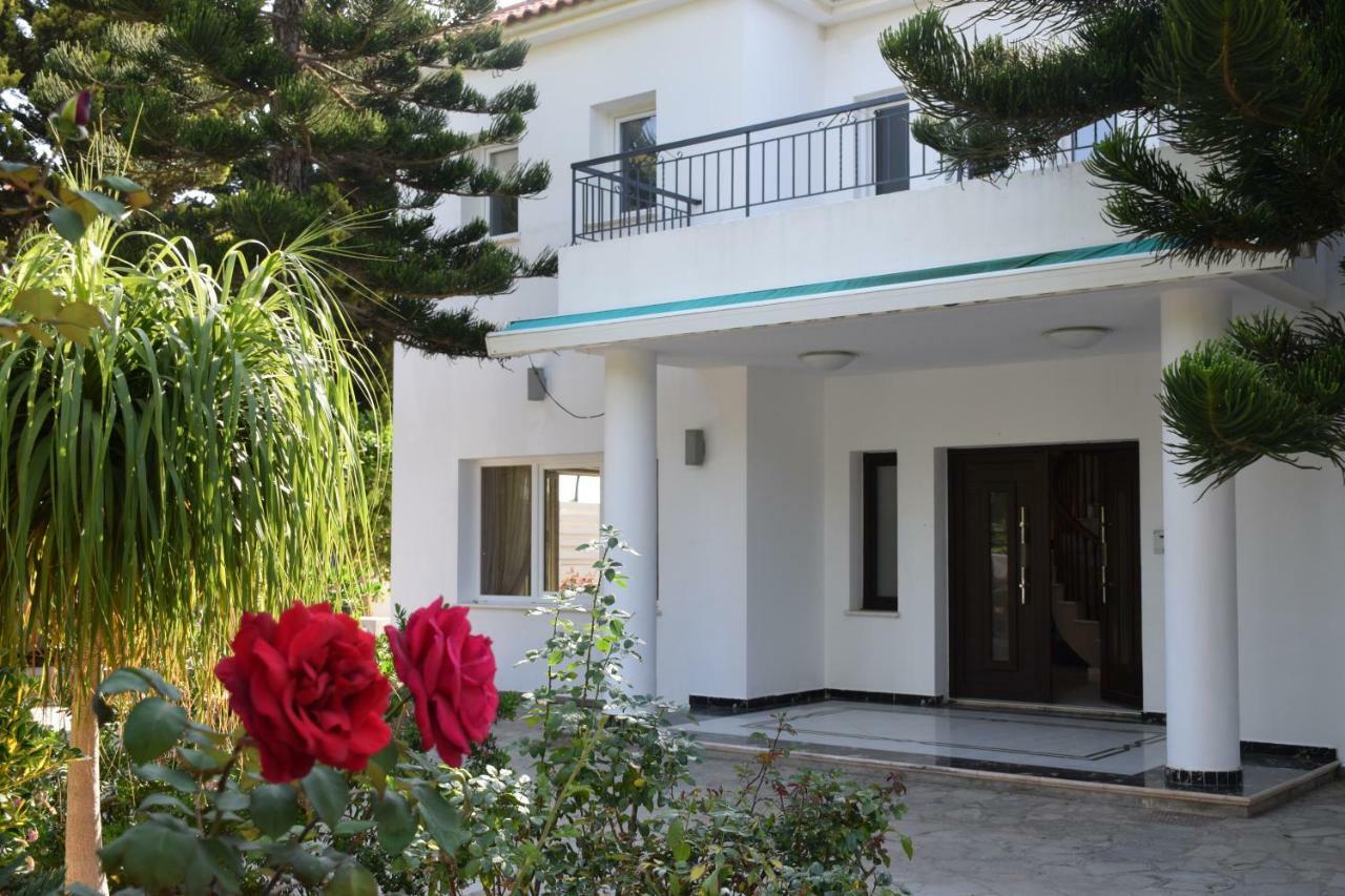Villa Deluxe First Line