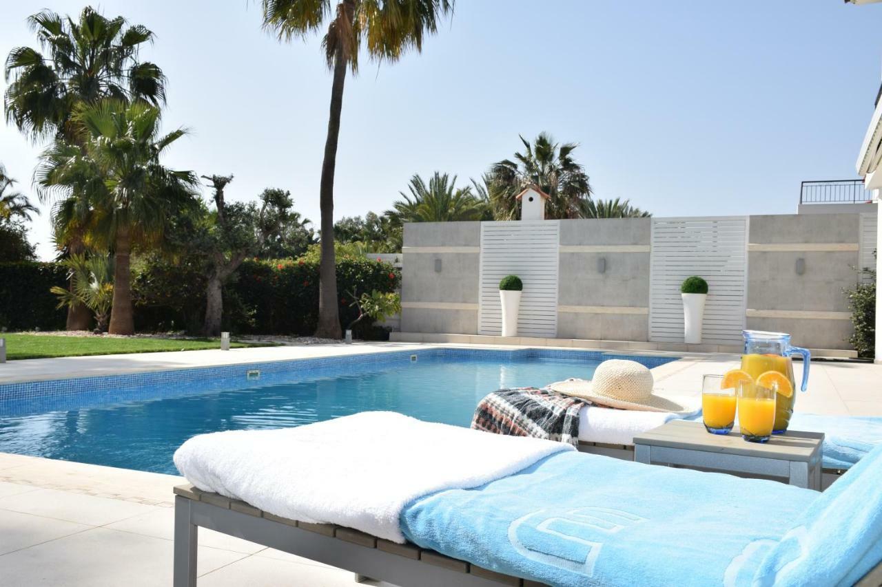 Villa Deluxe First Line