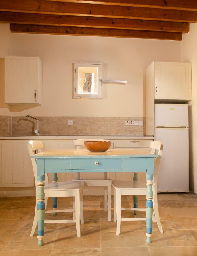 Dolphin And Studios Apartment