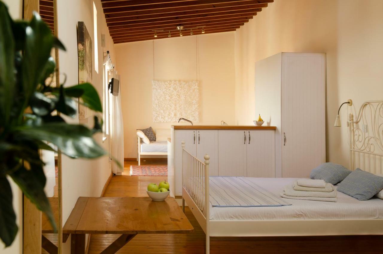 Dolphin And Studios Apartment *
