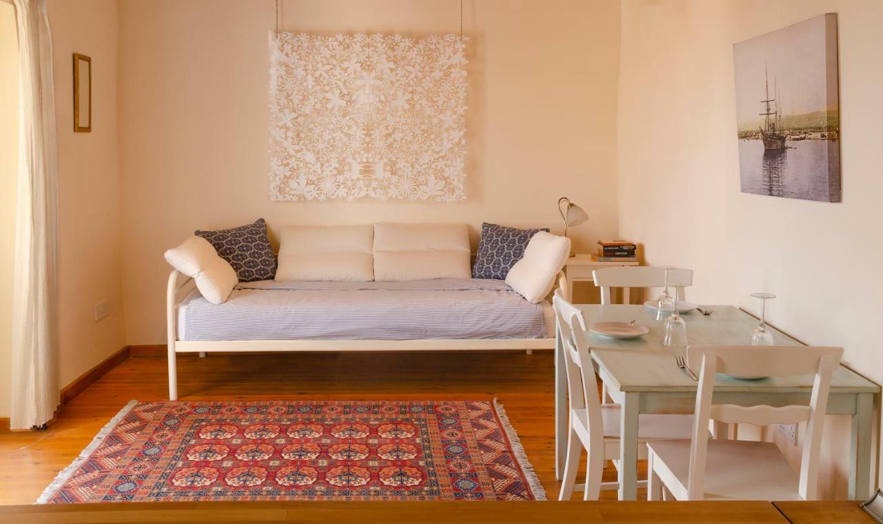 Dolphin And Studios Apartment Tochni