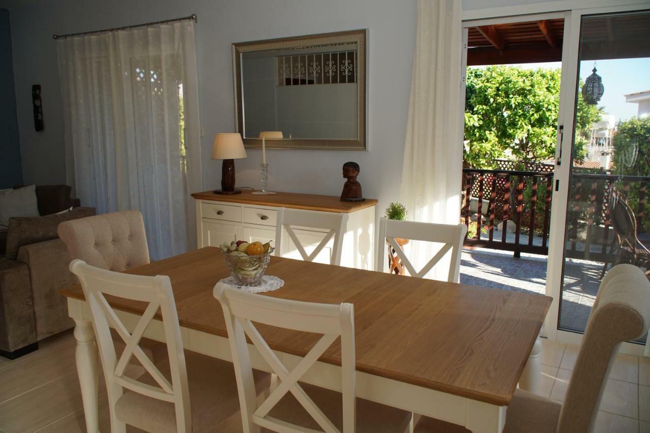 Alicia With Priv Pool, Beautiful Garden And Shady Veranda- 5 Min To The Peyia