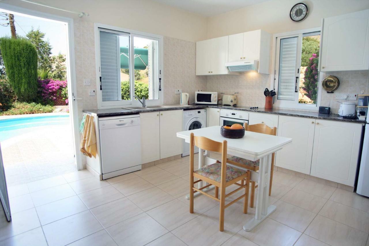 Alicia With Priv Pool, Beautiful Garden And Shady Veranda- 5 Min To The *