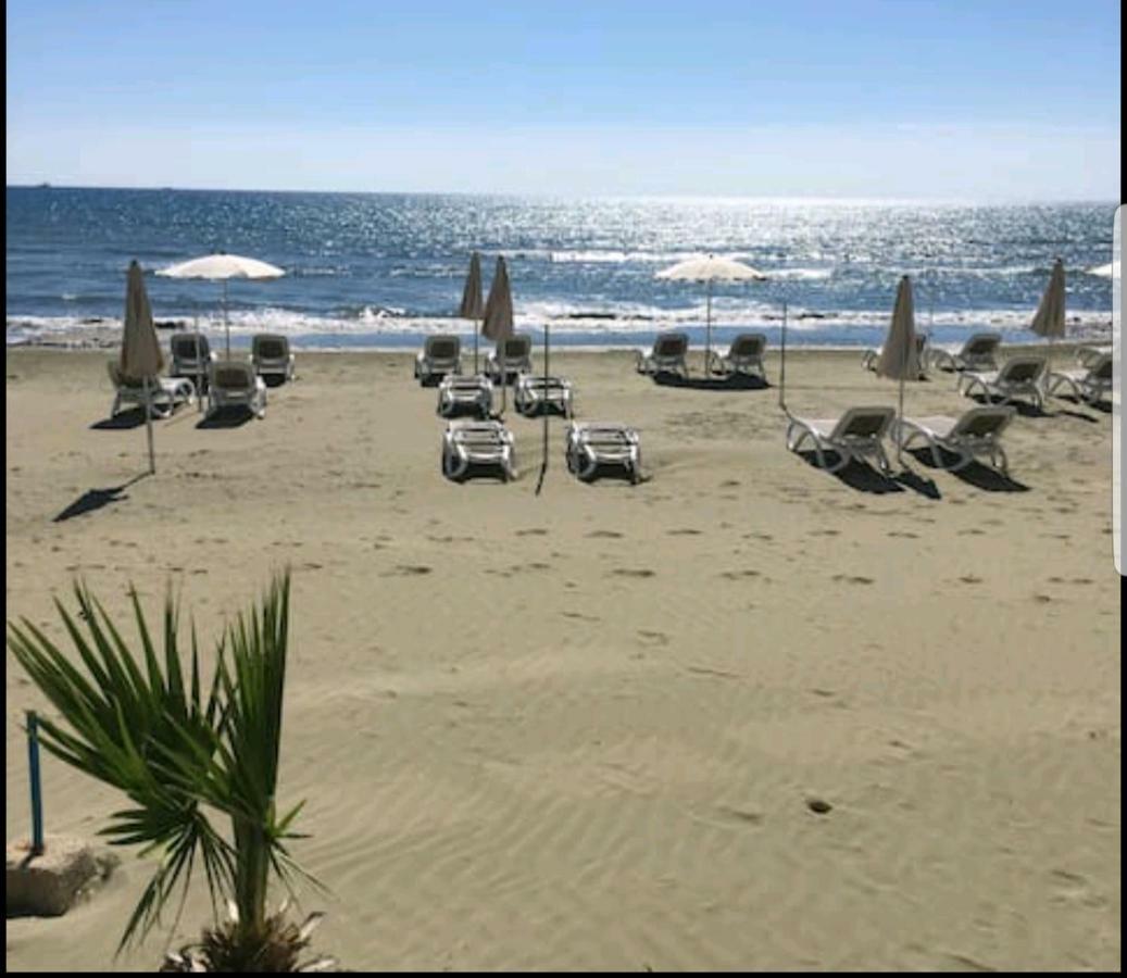 Bettys 1br Seafront Lárnaca
