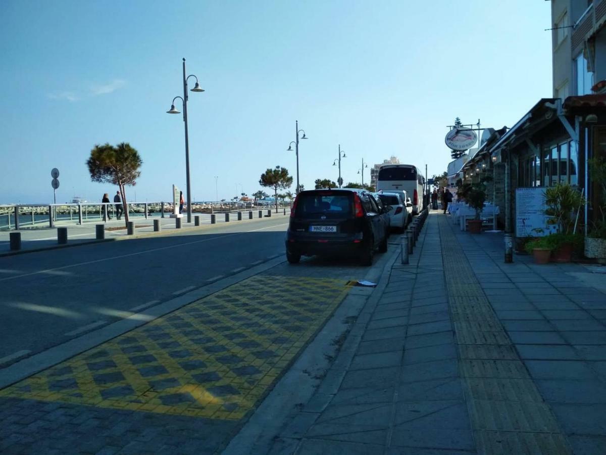 Luxury Penthouse 1br-seafront-seasonal Pool-central Apartment Larnaca