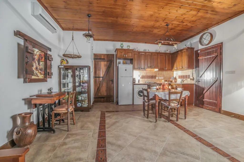 Holiday home Traditional House Lofou