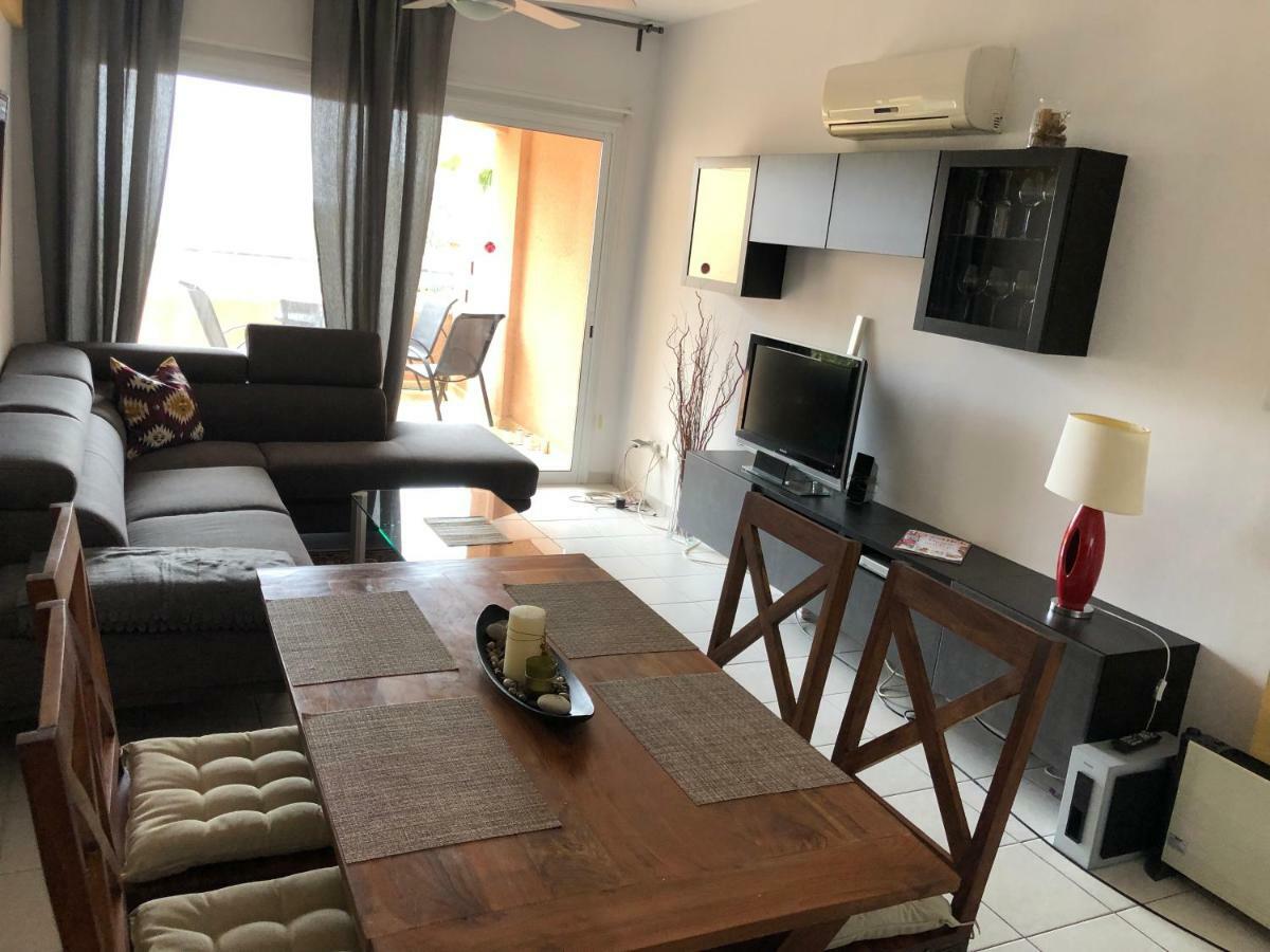 Schoenes 3 Apartment, Meerblick, Pool, Freies Wlan Apartment Peyia