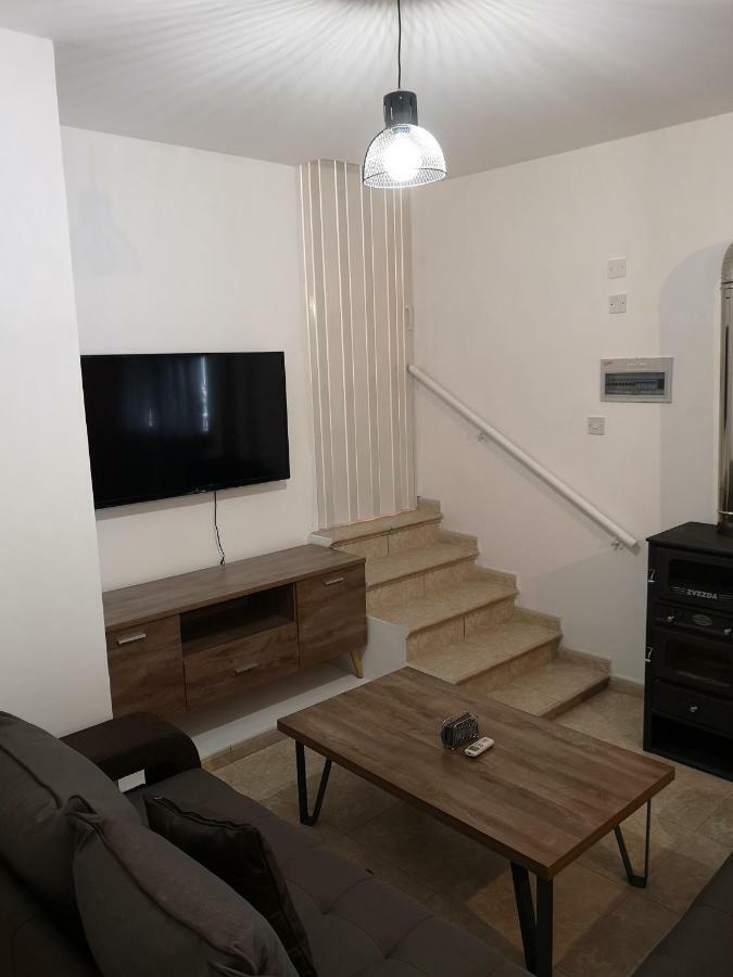 Aprosmeno Jacuzzi House 1