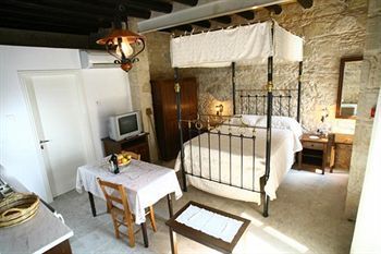 Leonidas Village *