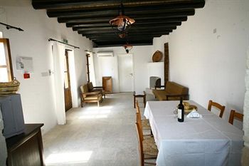 Leonidas Village *