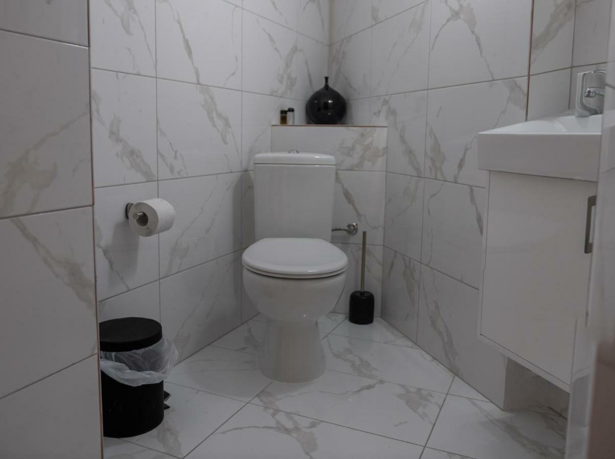 Kings Square Apartment Polis