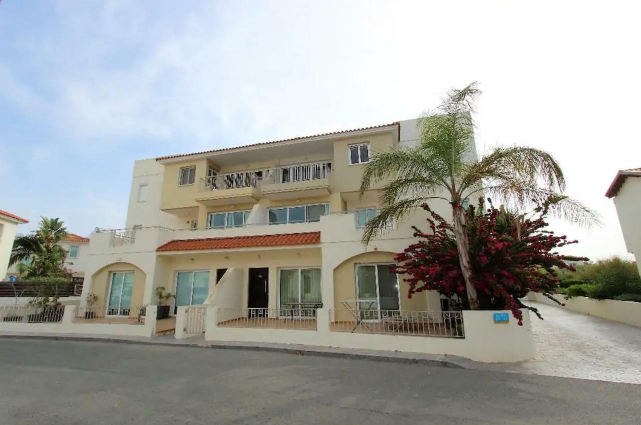 Golden Bay Deluxe Apartment