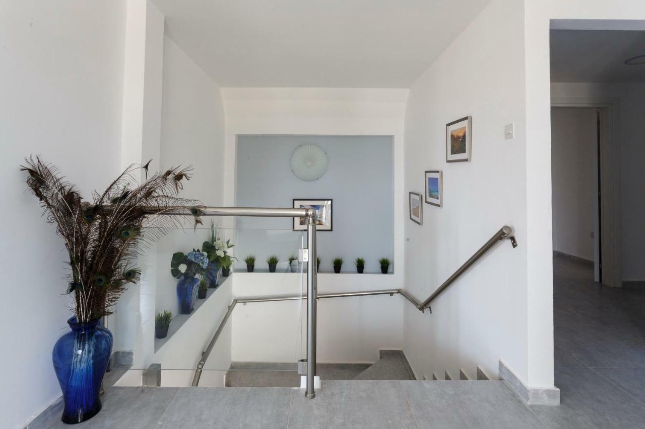 Coral Bay Sea Breeze - 3 Bedroom *