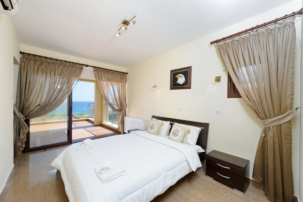 Hotel Seafront Luxury Protaras