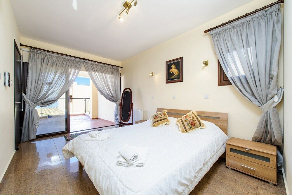 Seafront Luxury 4*