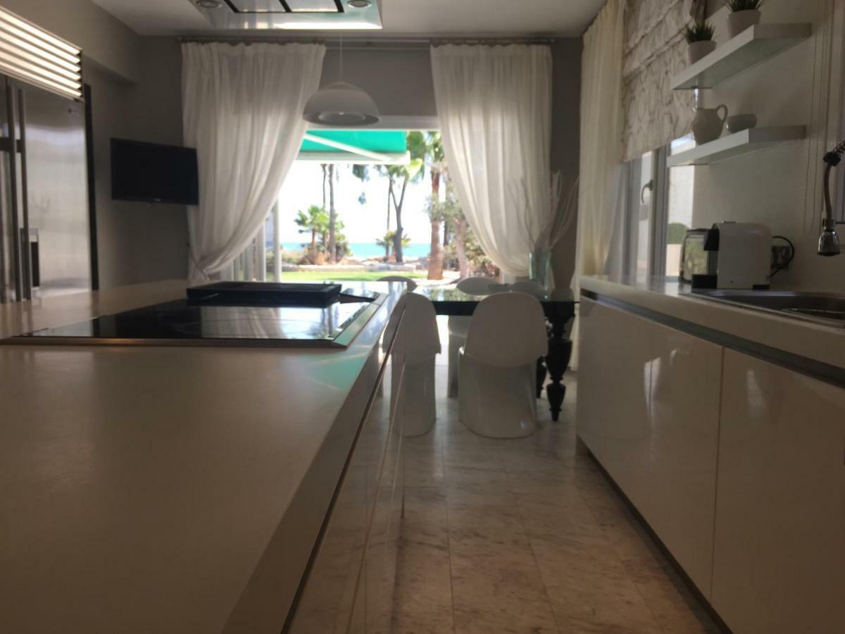 Villa Deluxe First Line *