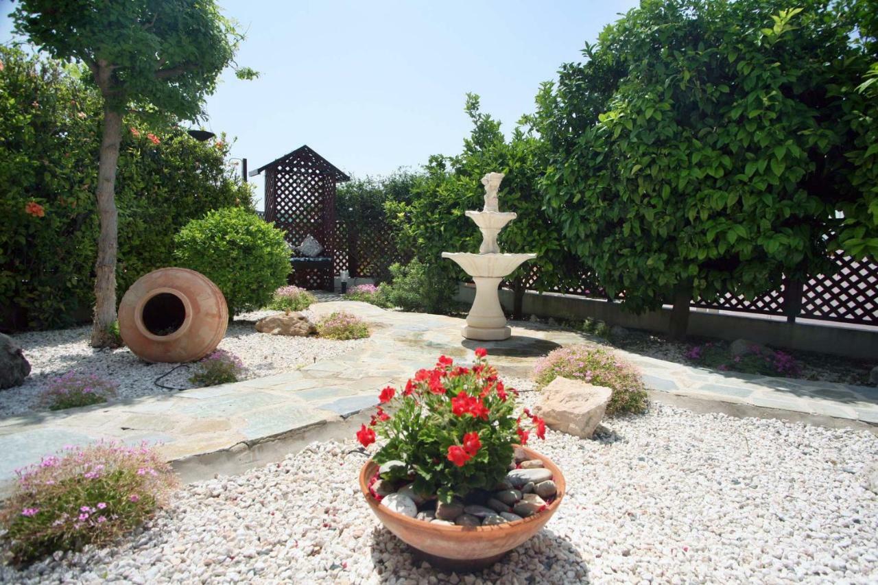 Alicia With Priv Pool, Beautiful Garden And Shady Veranda- 5 Min To The Villa