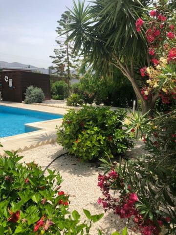 Olivia, Villa