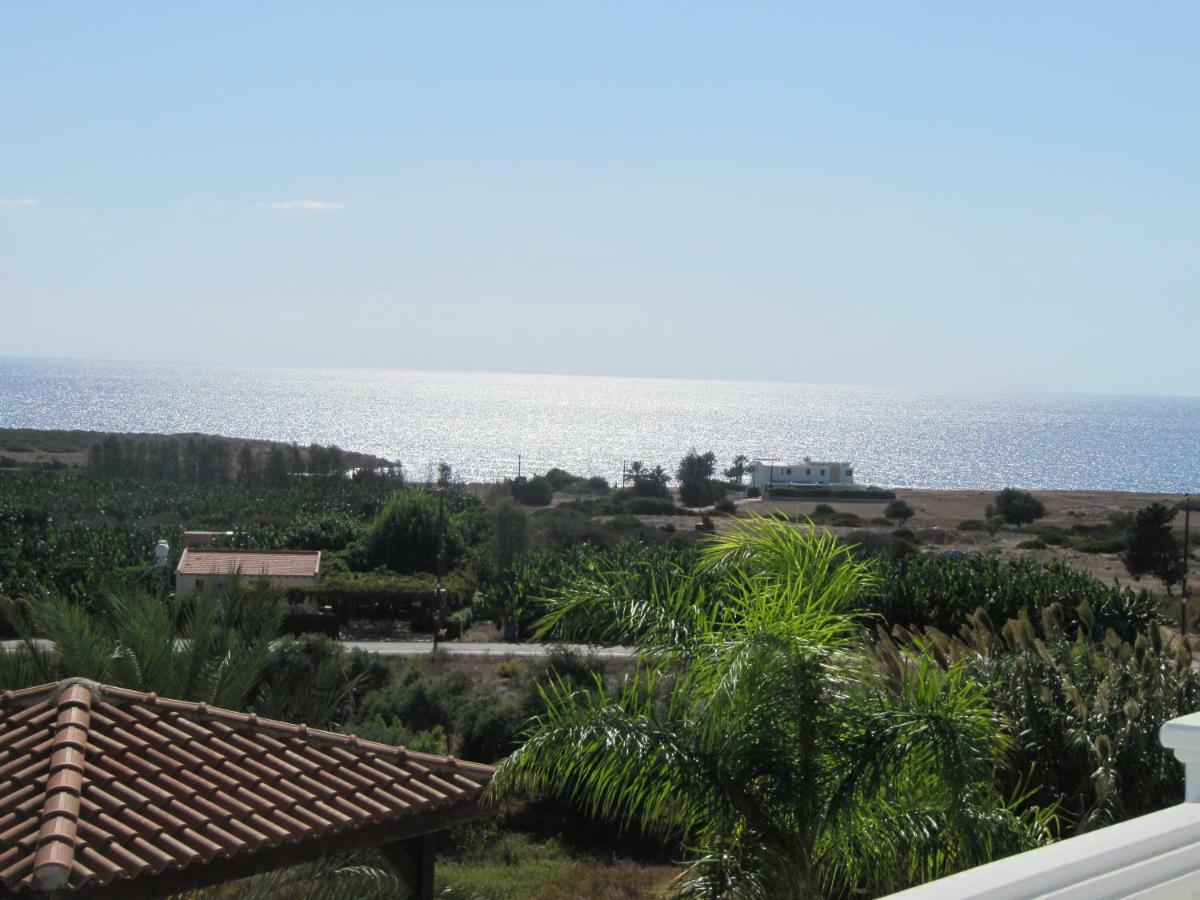 Dioni * Coral Bay