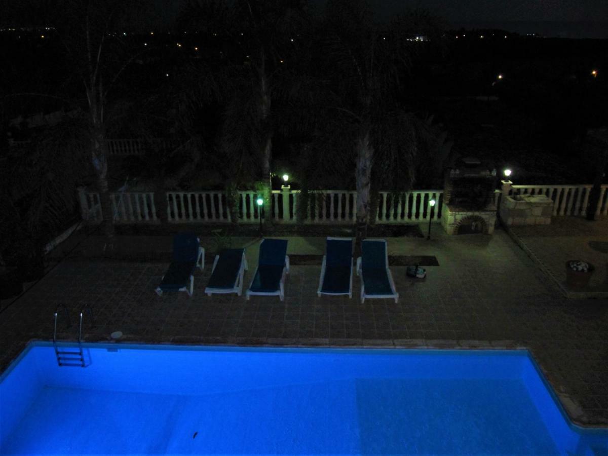 Dioni * Coral Bay