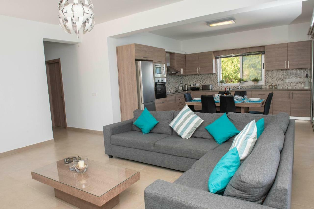 Paradise Blue Villa Pomos