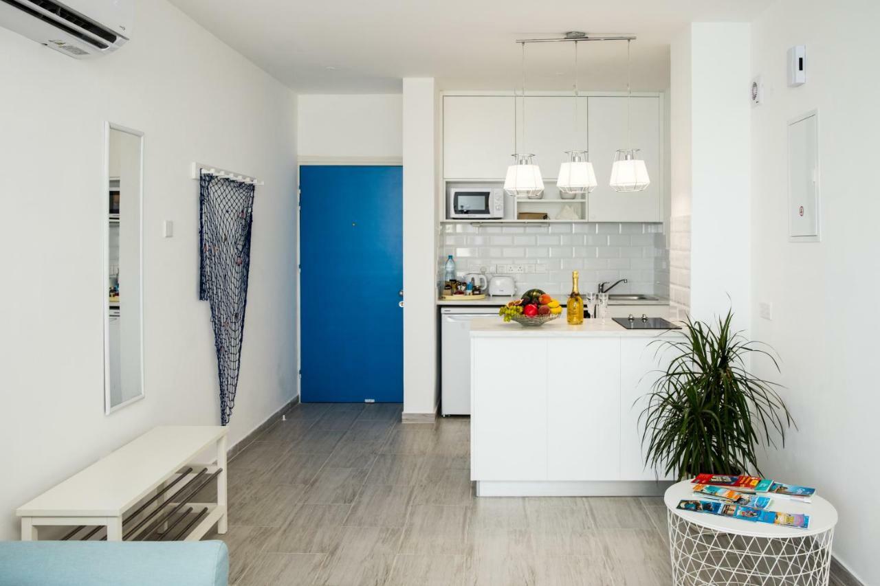 Luxury Penthouse 1br-seafront-seasonal Pool-central * Larnaca
