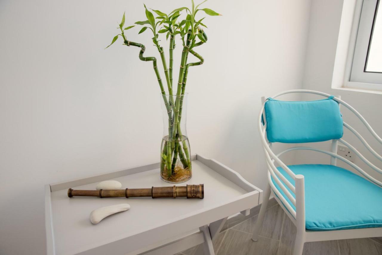 Luxury Penthouse 1br-seafront-seasonal Pool-central Larnaca