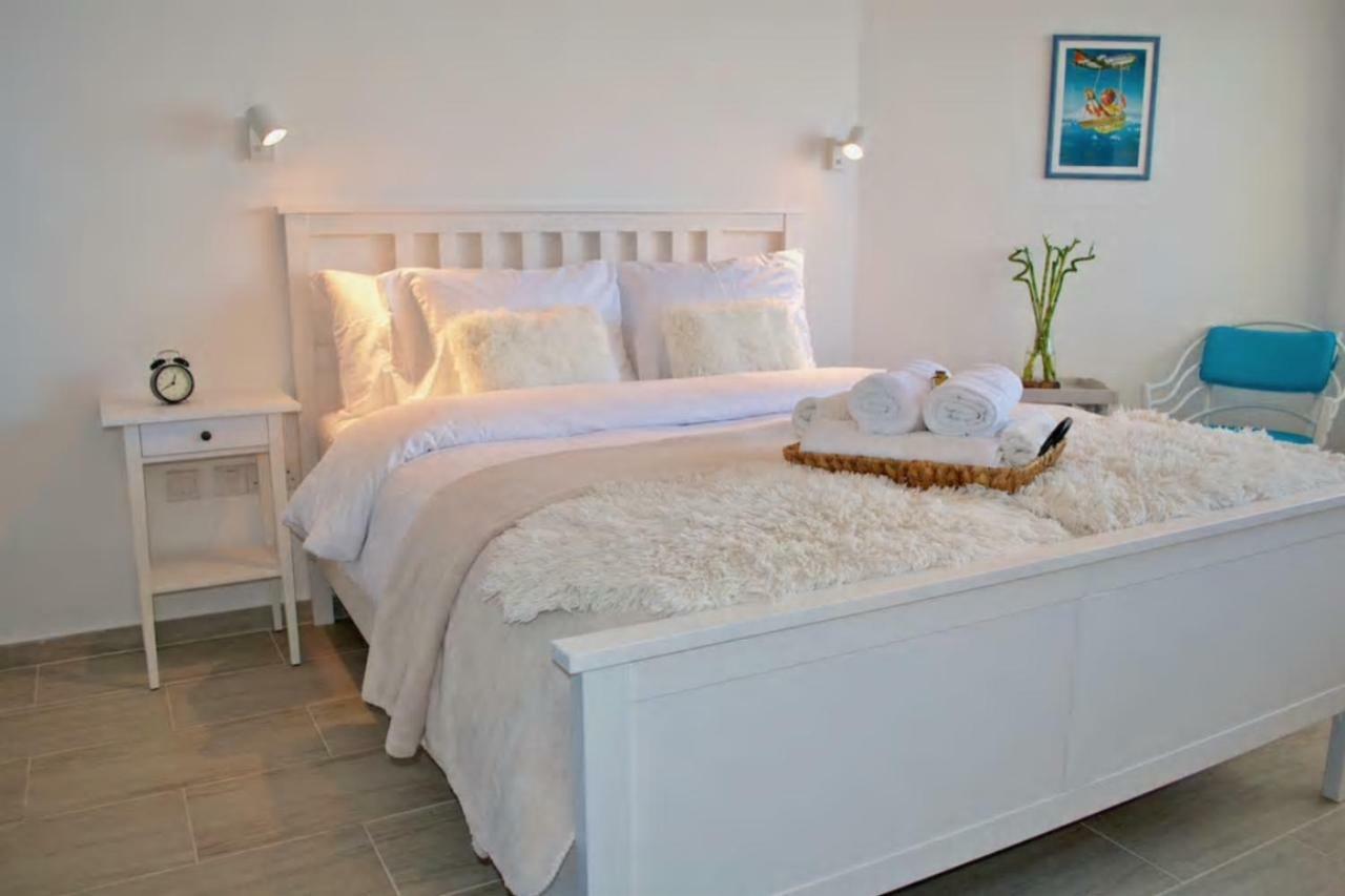 Luxury Penthouse 1br-seafront-seasonal Pool-central Apartment Larnaca