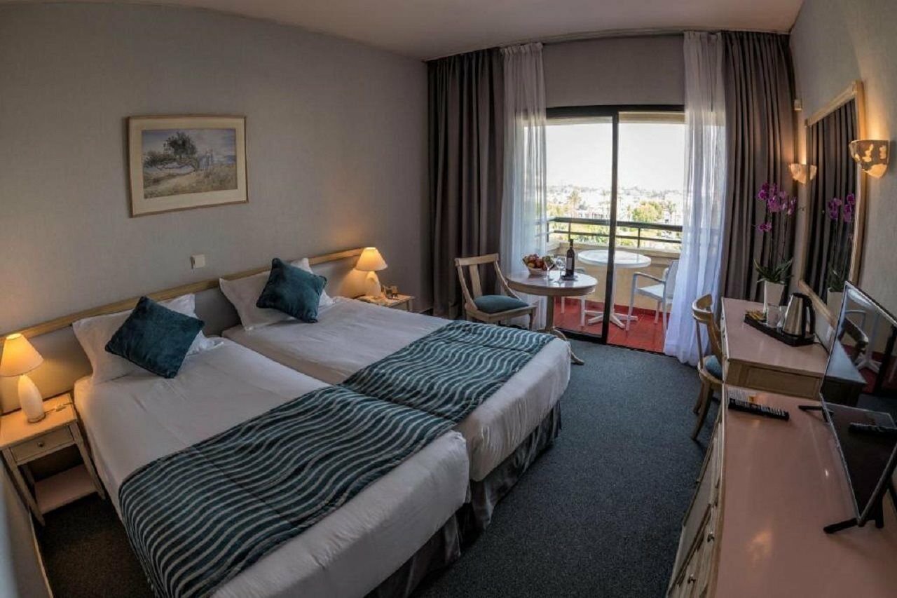 Resort Palm &