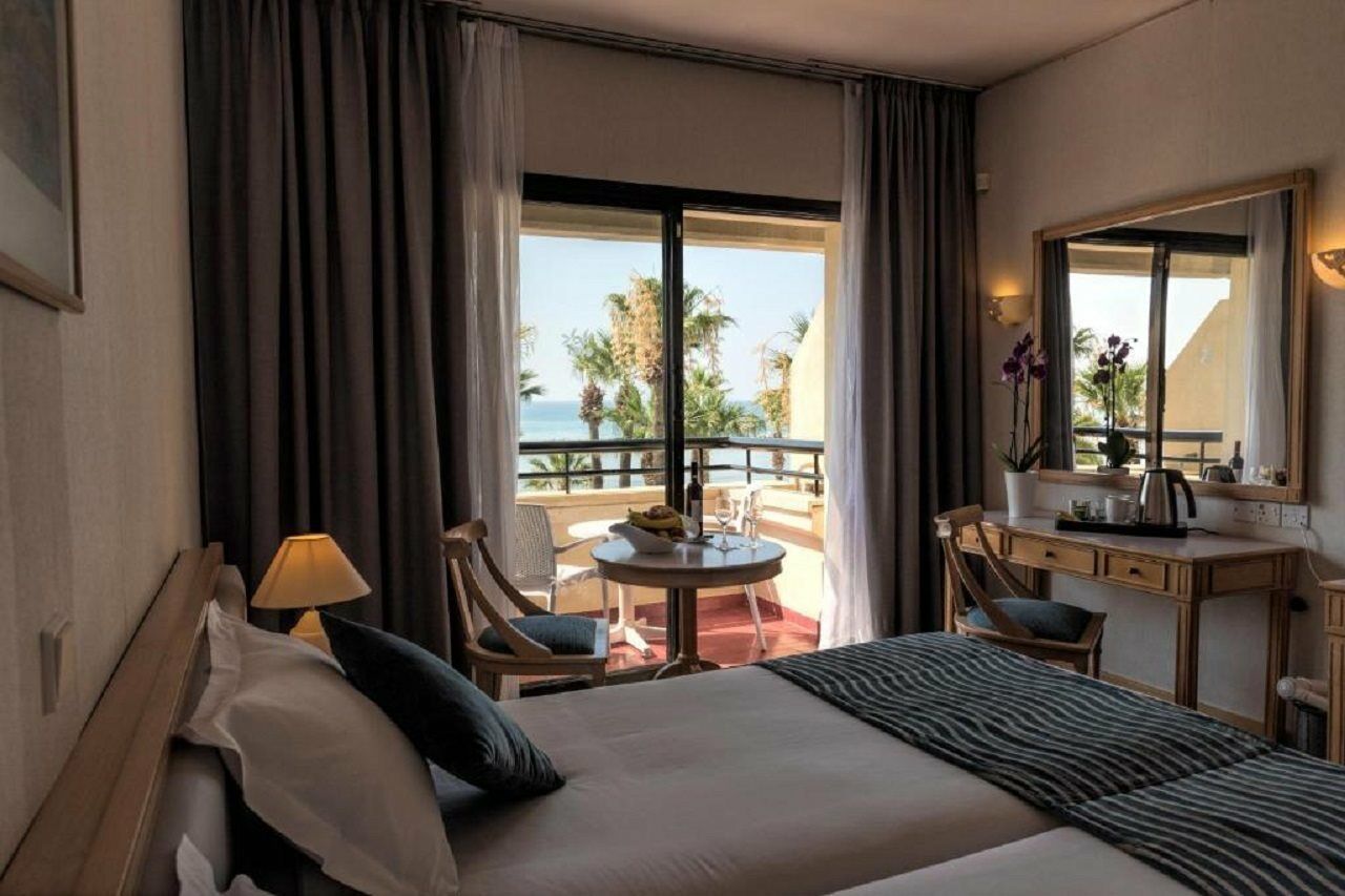 Resort Palm &